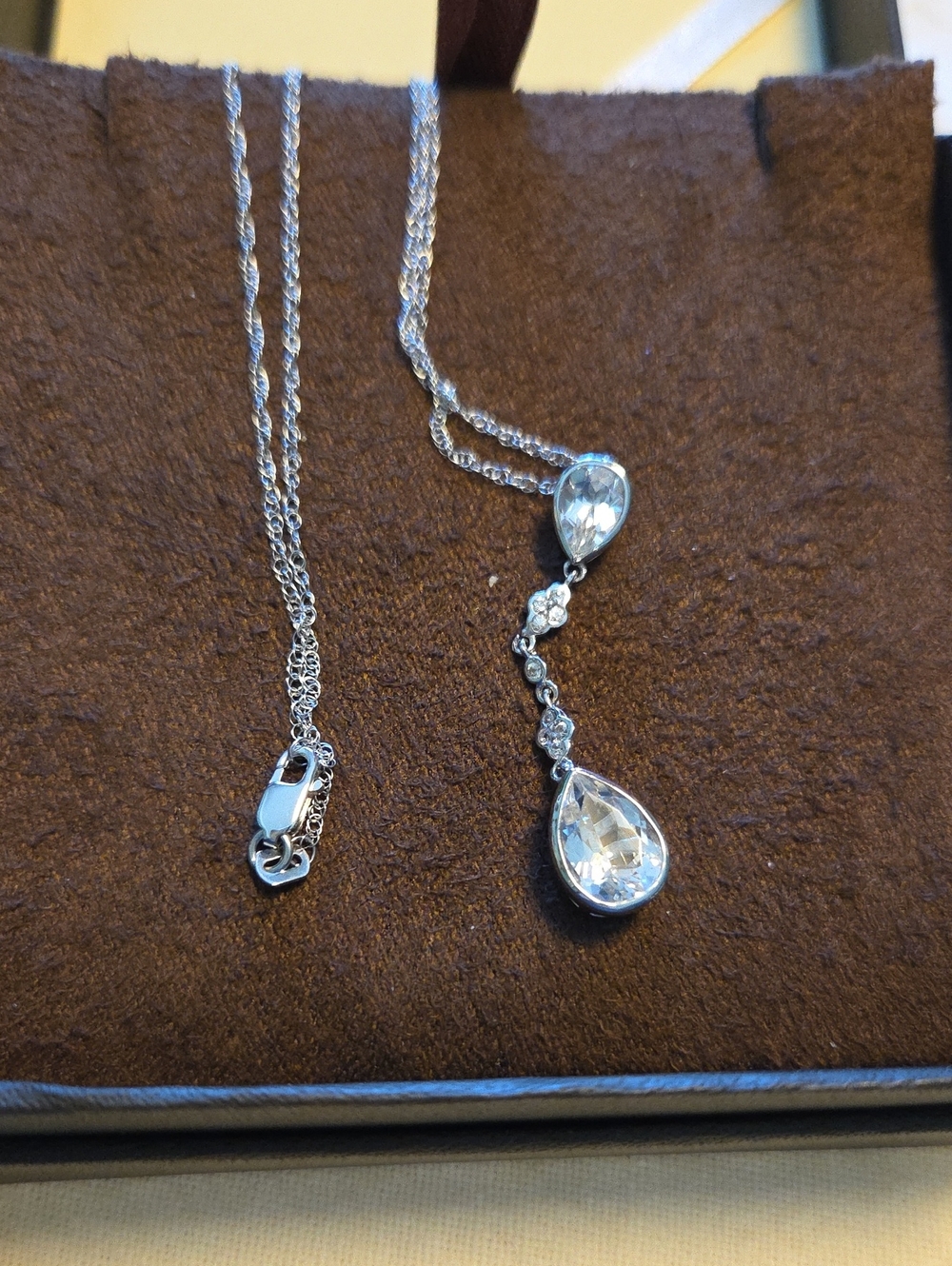 Elegant Silver Teardrop Pendant Necklace with Clear Crystal
